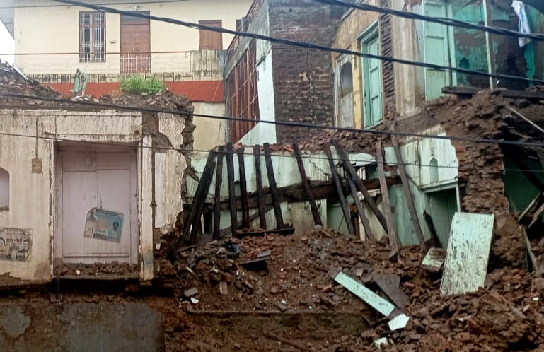 Houses collapsed in rain, 12 people injured
