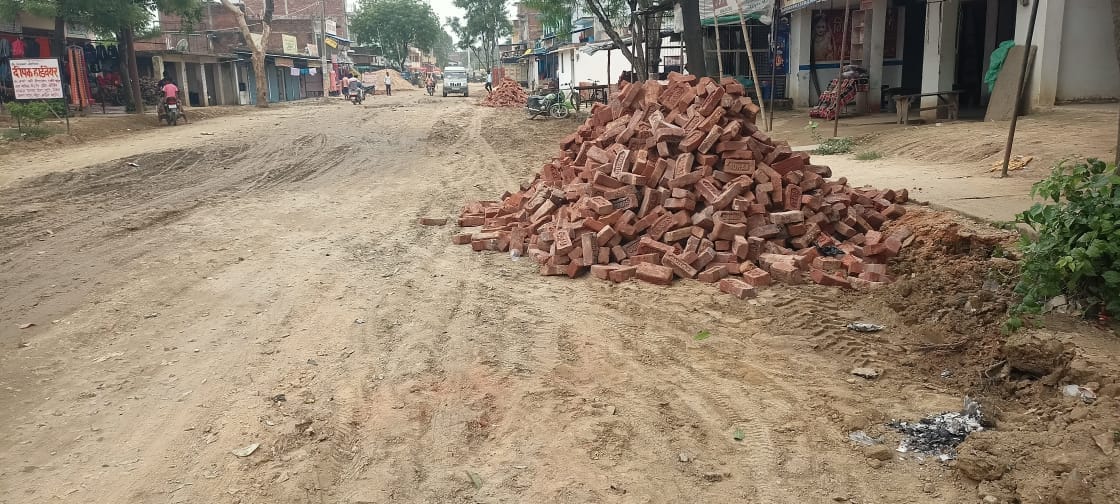 Road pits bridged at Pakri Bazar intersection
