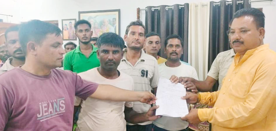 Demonstration by alleging occupation of pond land