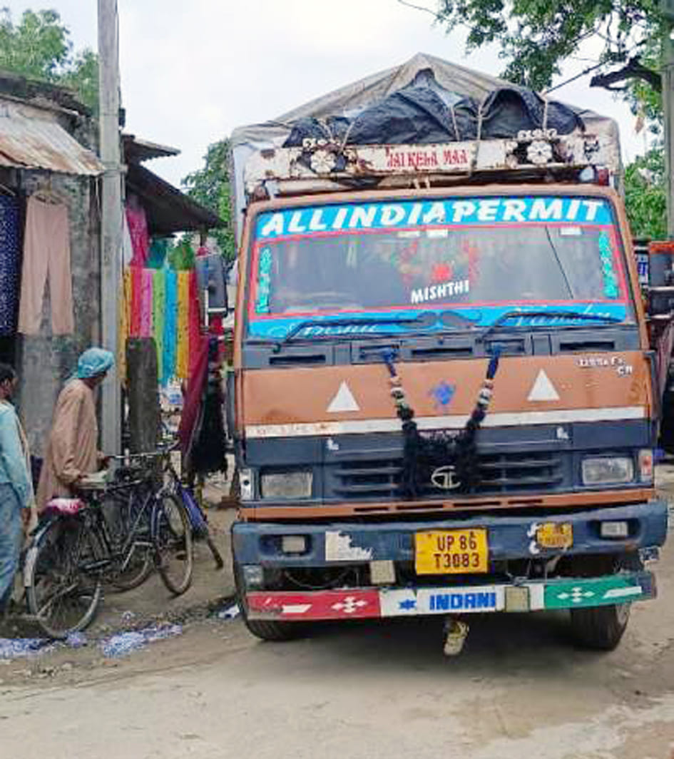 SSB stopped the truck coming from Firozabad