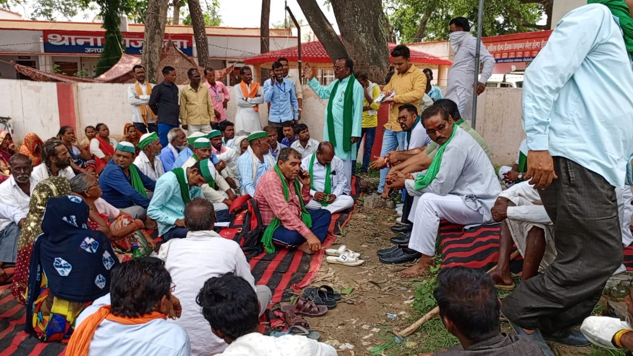 Bhakiyu protested in front of the police station, raised slogans