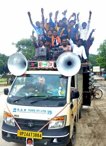 Kanwariyas gathered at Kachla Ghat, Har Har Mahadev echoed on the highway