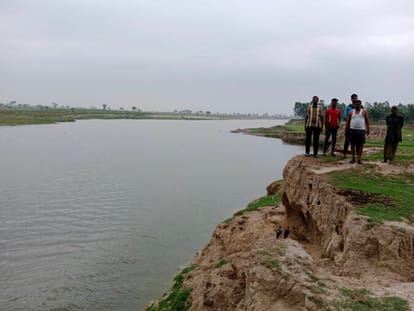 Rising water level of rivers, fear of erosion intensifies