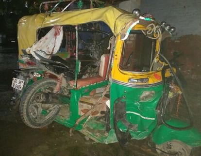 टेम्पो की टक्कर से स्टेट बैंक अधिकारी की मौत, दो घायल