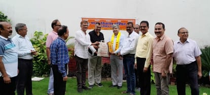 Treatment of 23 patients in free medical camp