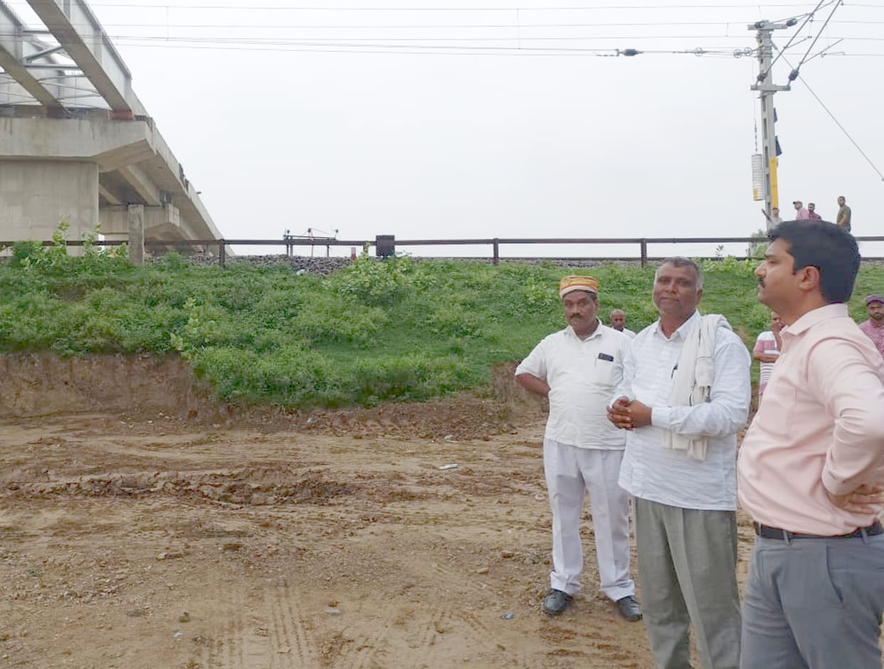 Complete the construction of railway overbridge by August