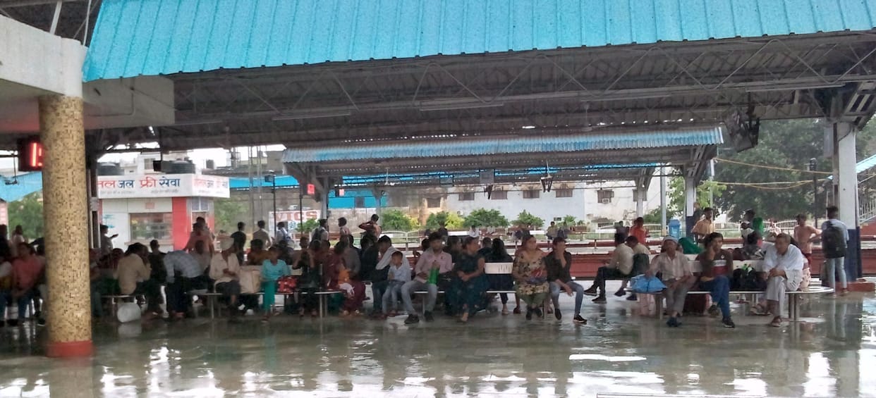 Five trains including Jan Shatabdi canceled due to rain, one and a half dozen delayed