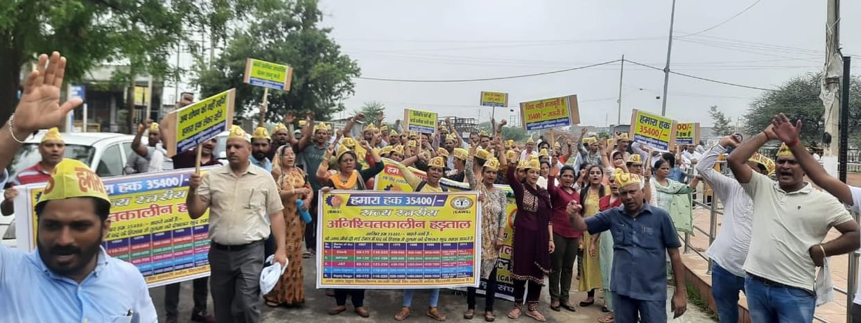 Clerk on strike: stuck work, wandering public