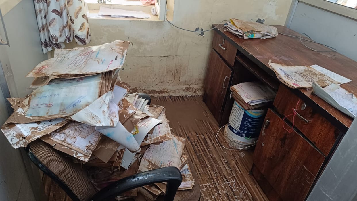 Record of 12 years of marriage certificate got wet, put on the table to dry