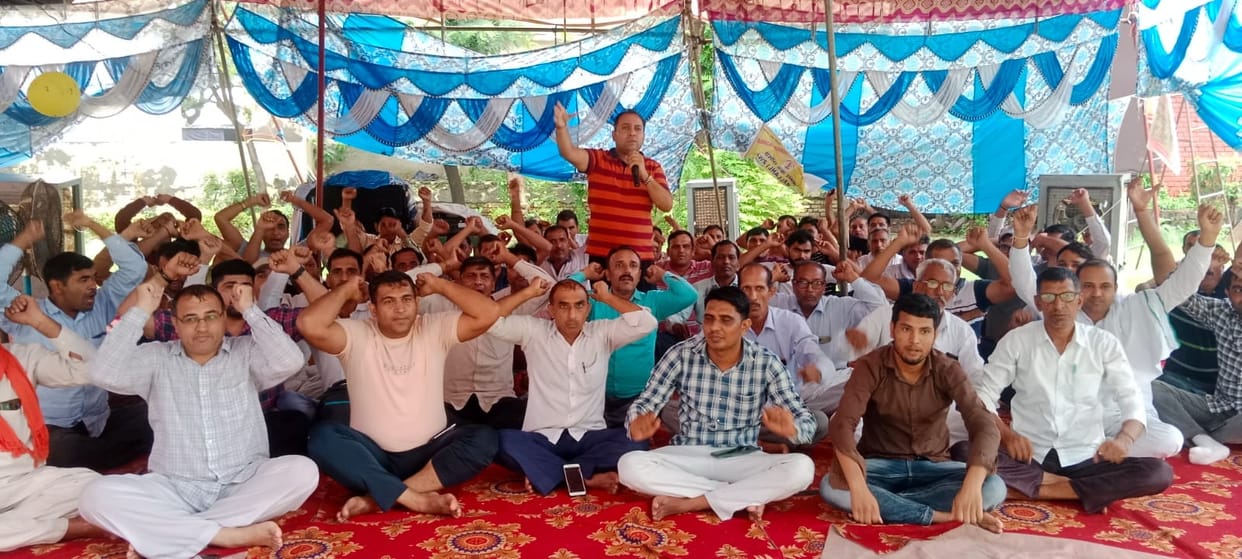 Clerks on strike, demanded salary of Rs 35,400