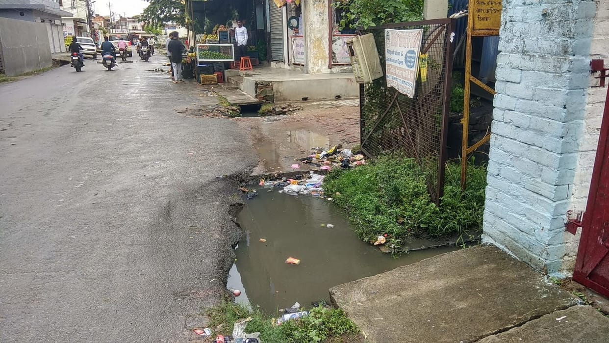 Encroachment on more than 50 drains of the city, not cleaned for three years