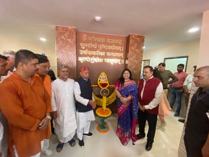सिक्टौर स्थित रामेष्ठ हेल्थकेयर मल्टी स्पेशालिटी हॉस्पिटल का  उद्घाटन करते हिमाचल प्रदेश के राज