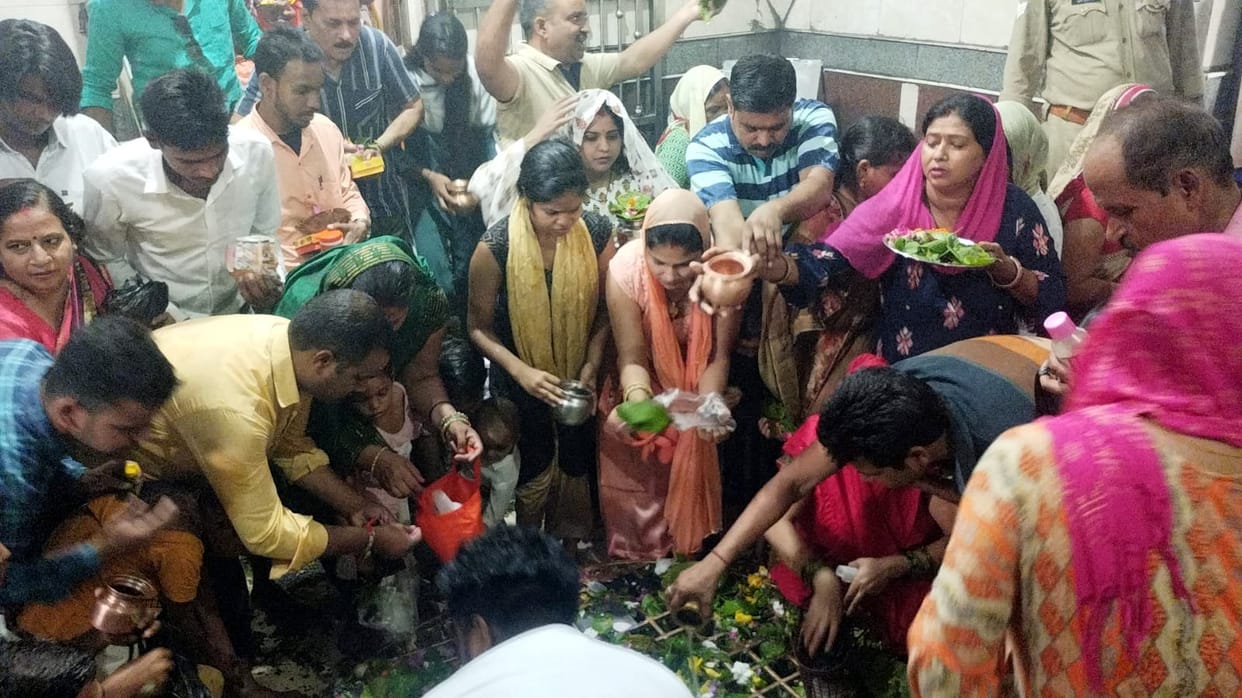 Shiv Nagri Chhotikashi resounded with the chants of Har Har Mahadev
