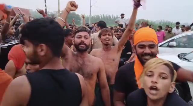 Kanwariyas blocked the Ambala-Dehradun highway, commotion