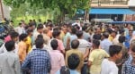 वार्ड नंबर एक भीमपुर में 6 दिनों से ट्रांसफार्मर खराब होने के कारण सड़क जाम किएउपभोक्ताओ को पुल