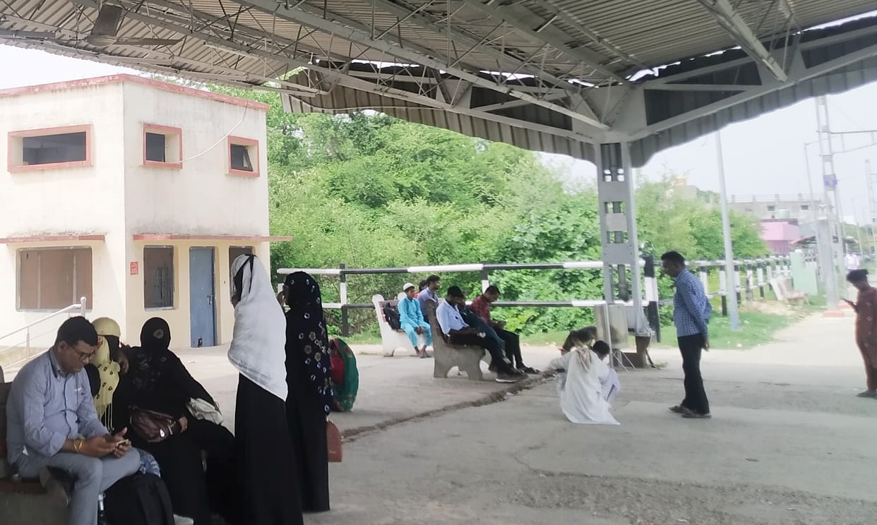 Seat to sit, no water to drink, trouble for passengers at railway station