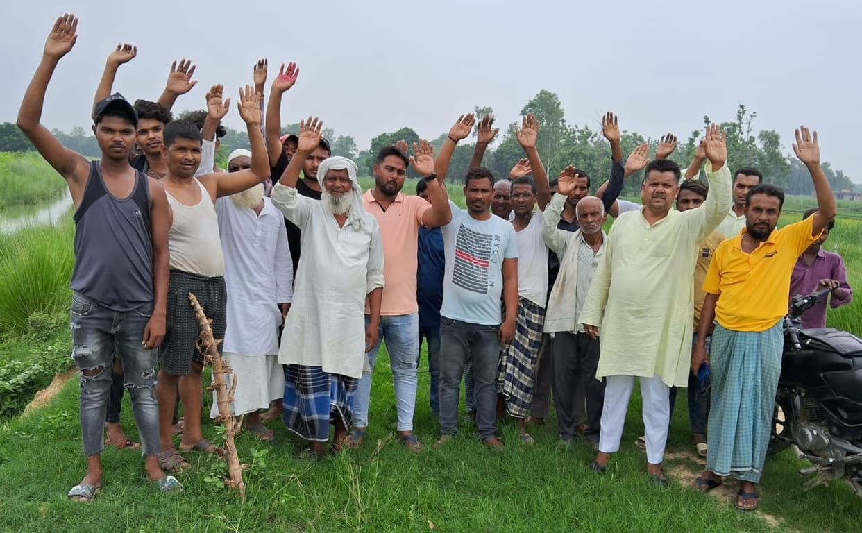 Villagers demonstrated for the demand of bridge construction