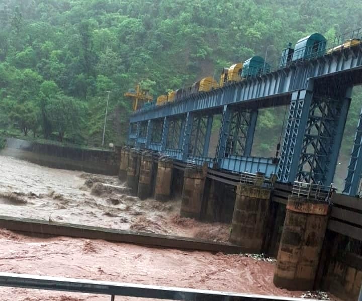 water level increasing in giri and yamuna