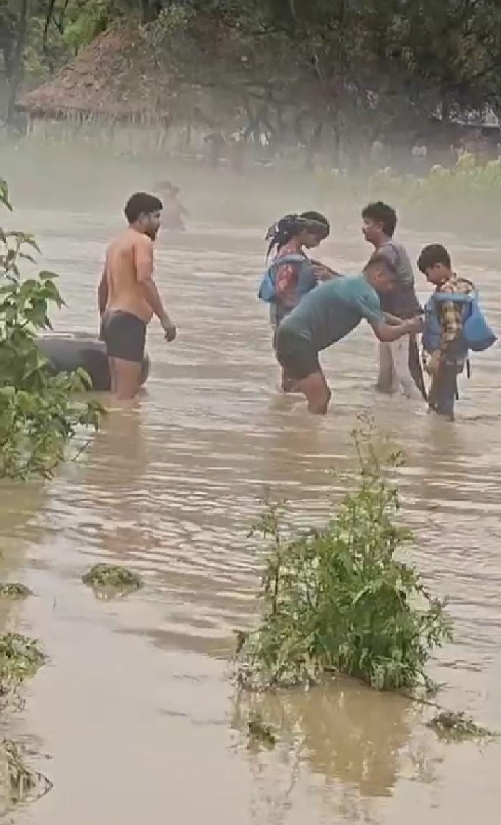 32 people rescue in yamuna river near mehruwala