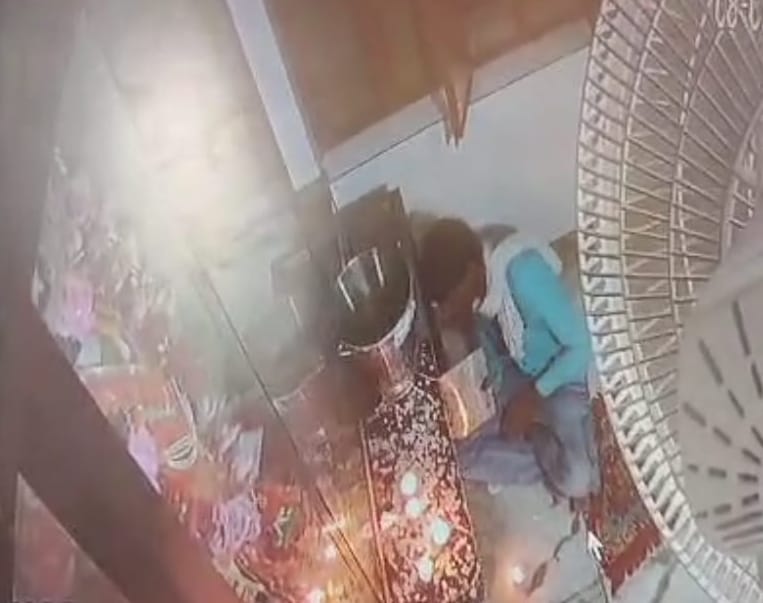 Lighted lamp, recited Hanuman Chalisa, blew cash