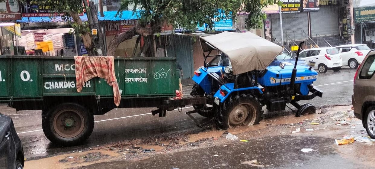 Corporation's tractor-trolley stuck in the road, people said - now the camel has come under the mountain
