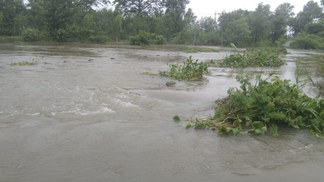 traffic closed due to water increased on Raptapul in pilibhit