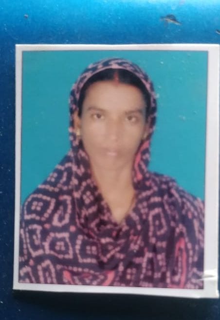 Woman dies due to lightning five scorched