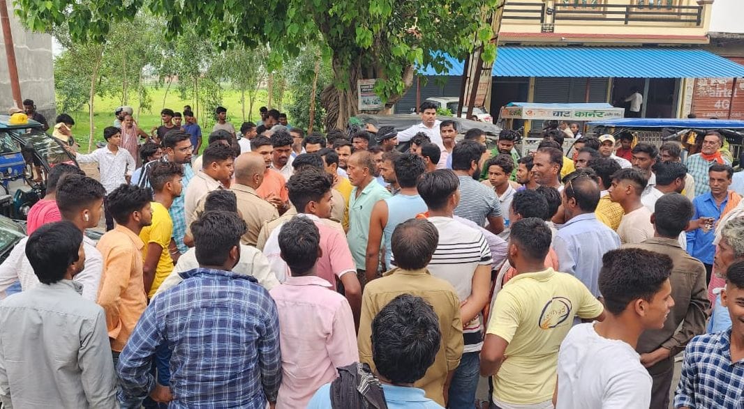 Half of the city lost electricity for seven hours, angry people blocked the road due to blowing of transformer