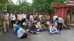 कलकट्रेट पर अपनी मांगो को लेकर धरना देते पत्रकार।