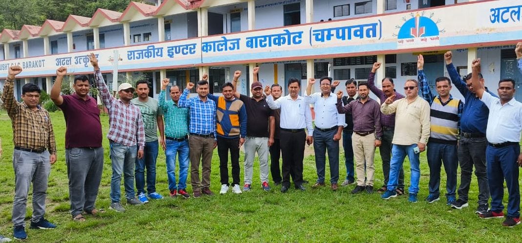 Teachers-employees angry with the order to stay in the school due to rain warning