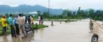 पूर्णागिरि धाम मार्ग में किरोड़ा नाले के उफान पर आने से फंसे यात्री। संवाद