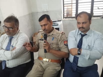 Girl students should not give their mobile phone number to any stranger