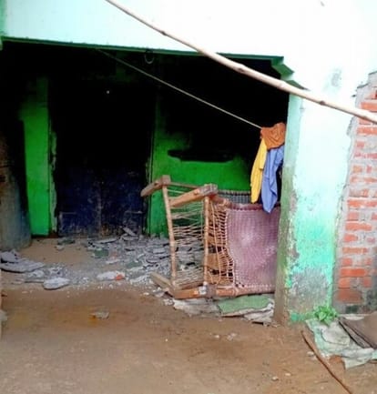 The linter of the house fell, the woman died, the girl child was injured