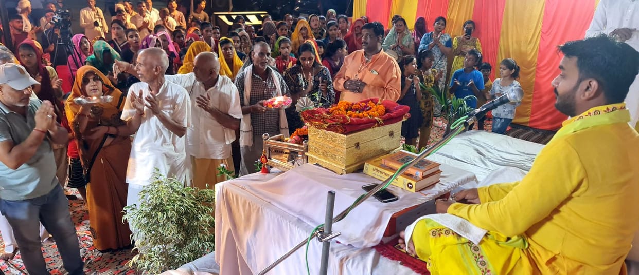 Devotees gathered in Katha and Mahayagya