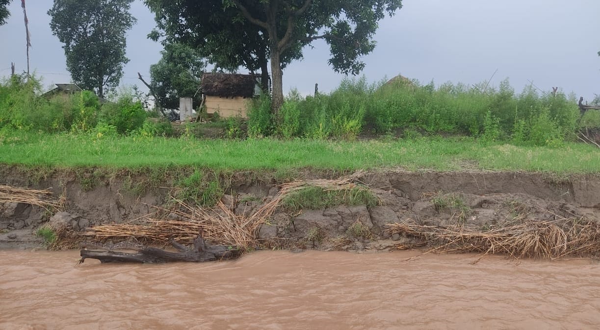 Hudi river is continuously eroding Helagoth embankment