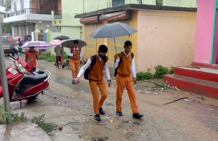 The dilapidated condition of the Jajardeval-Nainisaini road can become the cause of the accident.