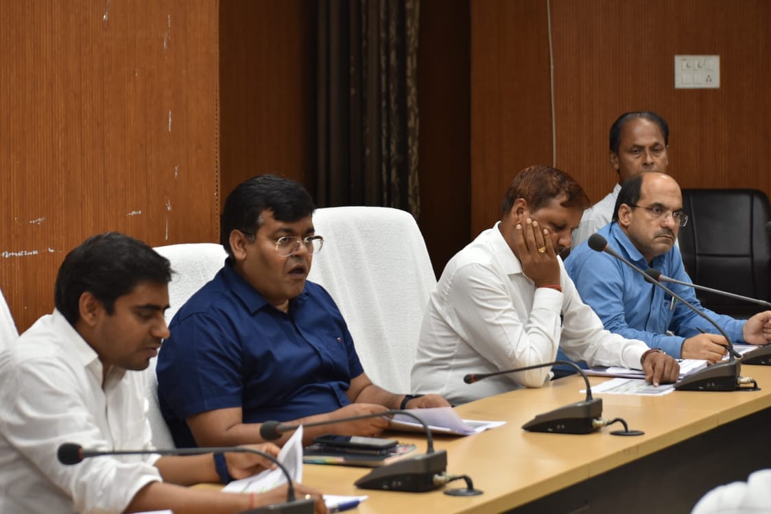 Motivate fever patients to get treatment in government hospital: DM