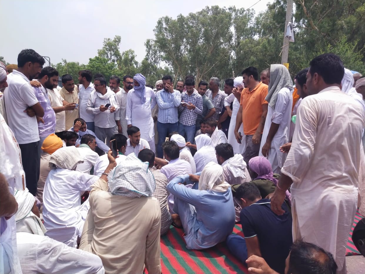 Farmers jammed when water was not released in the canals