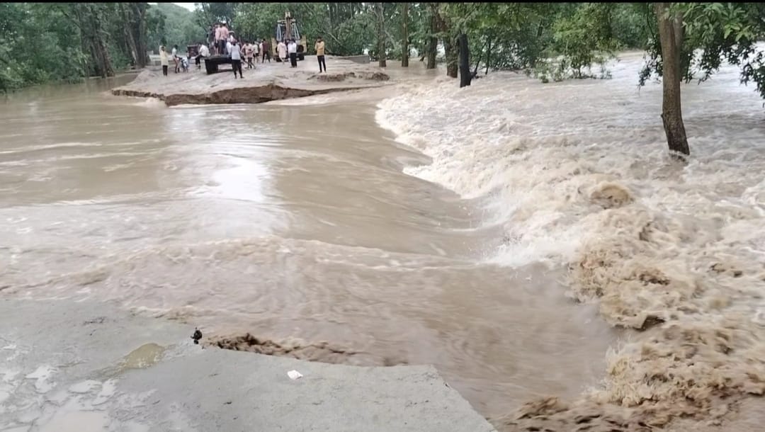 Purkaji-Laksar road broken due to Solani water, 20 villages cut off