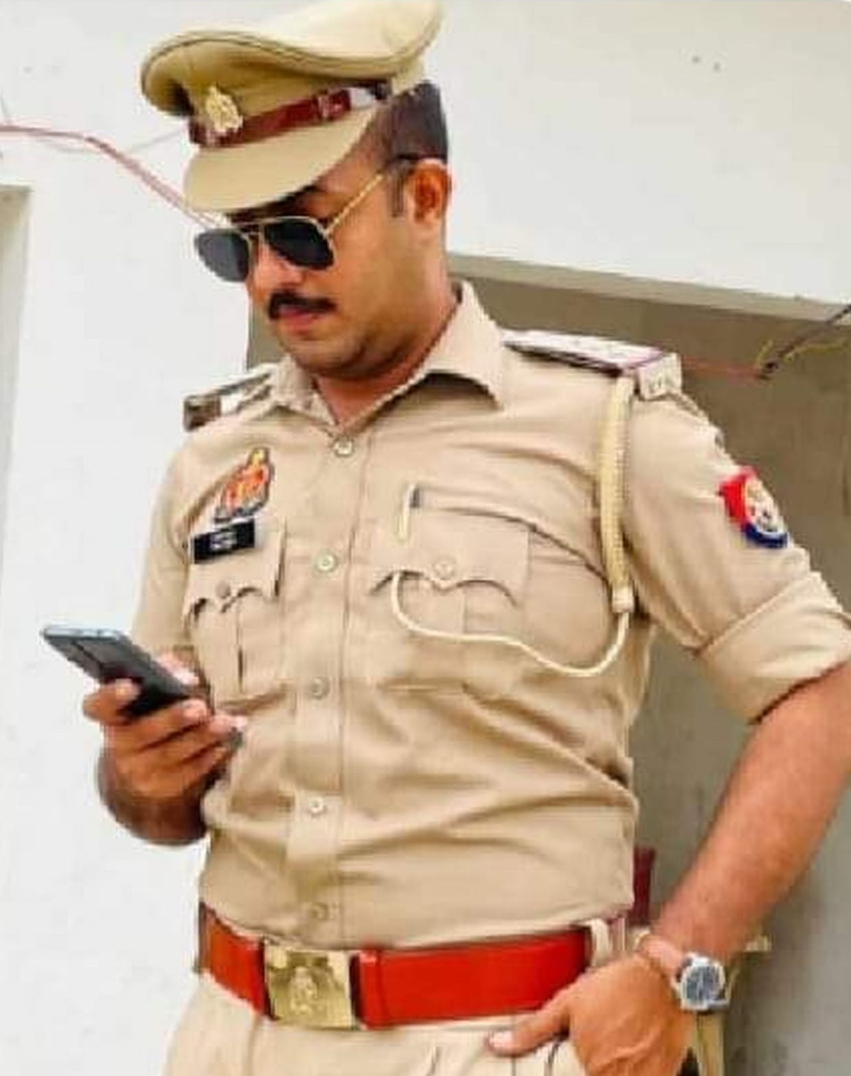 Constable put photo on social media in inspector's uniform, line spot
