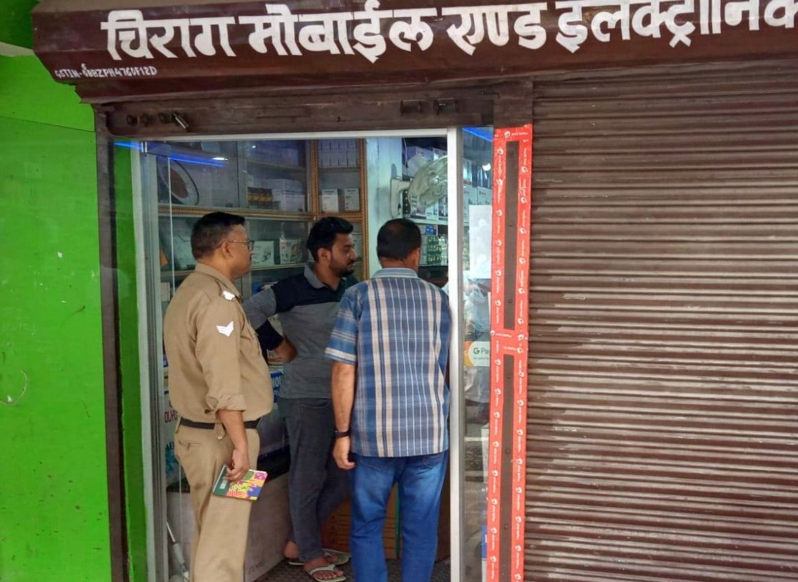 13 mobiles stolen from mobile shop in Thal