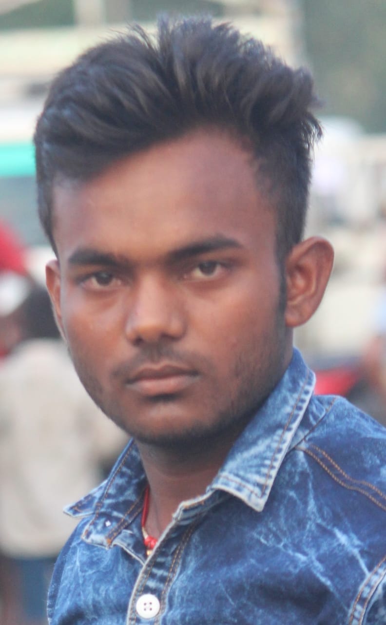 Electric current landed in the iron door, young man died due to grip