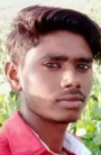 Lightning struck two brothers who were applying fertilizer to paddy, one died