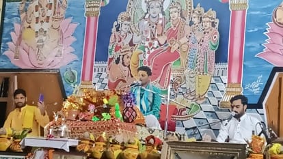 Devotees became emotional after listening to the story of Krishna-Sudama friendship