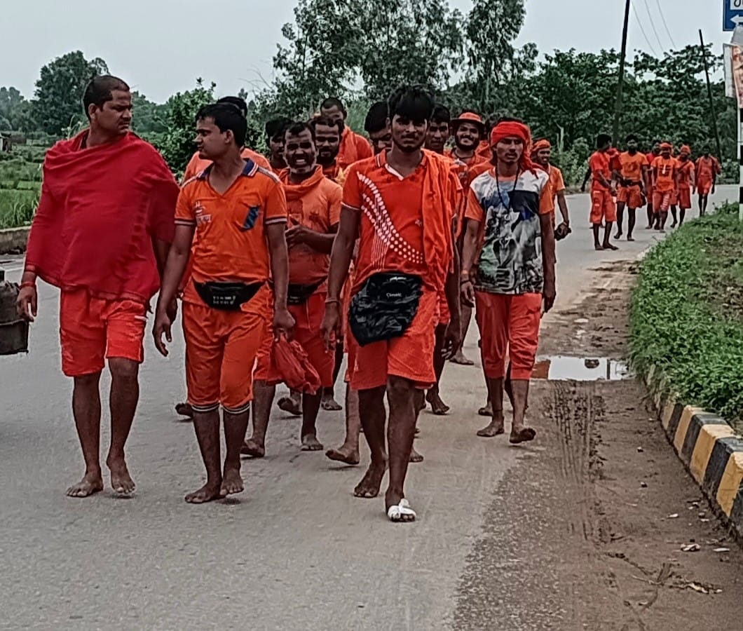 The atmosphere of the entire highway became devotional