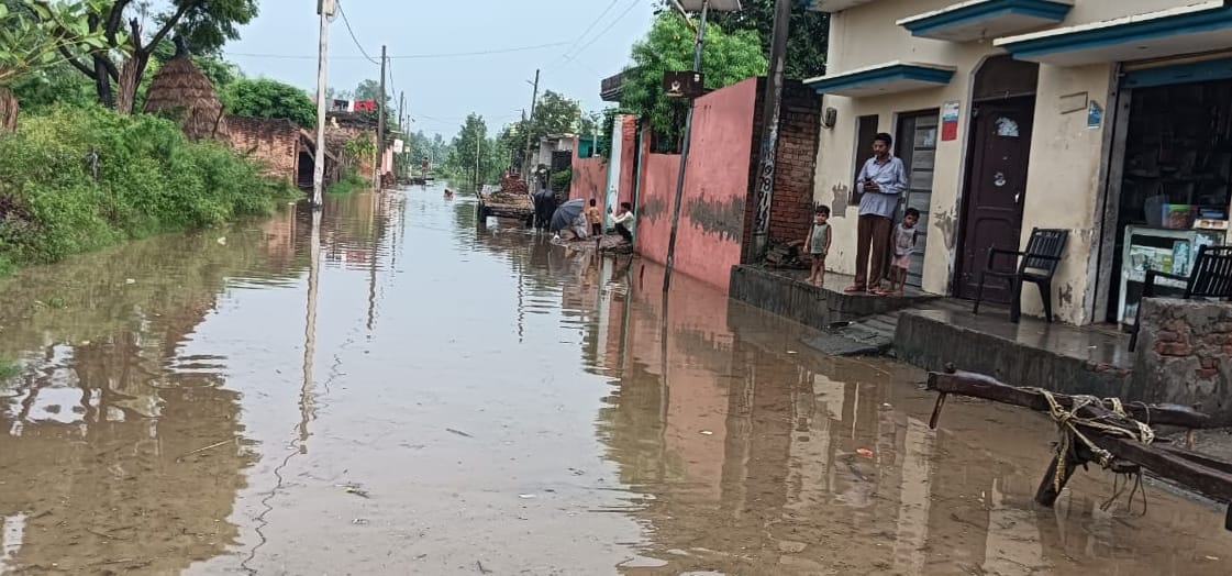 Life disturbed in Jalilpur area, running water in the population