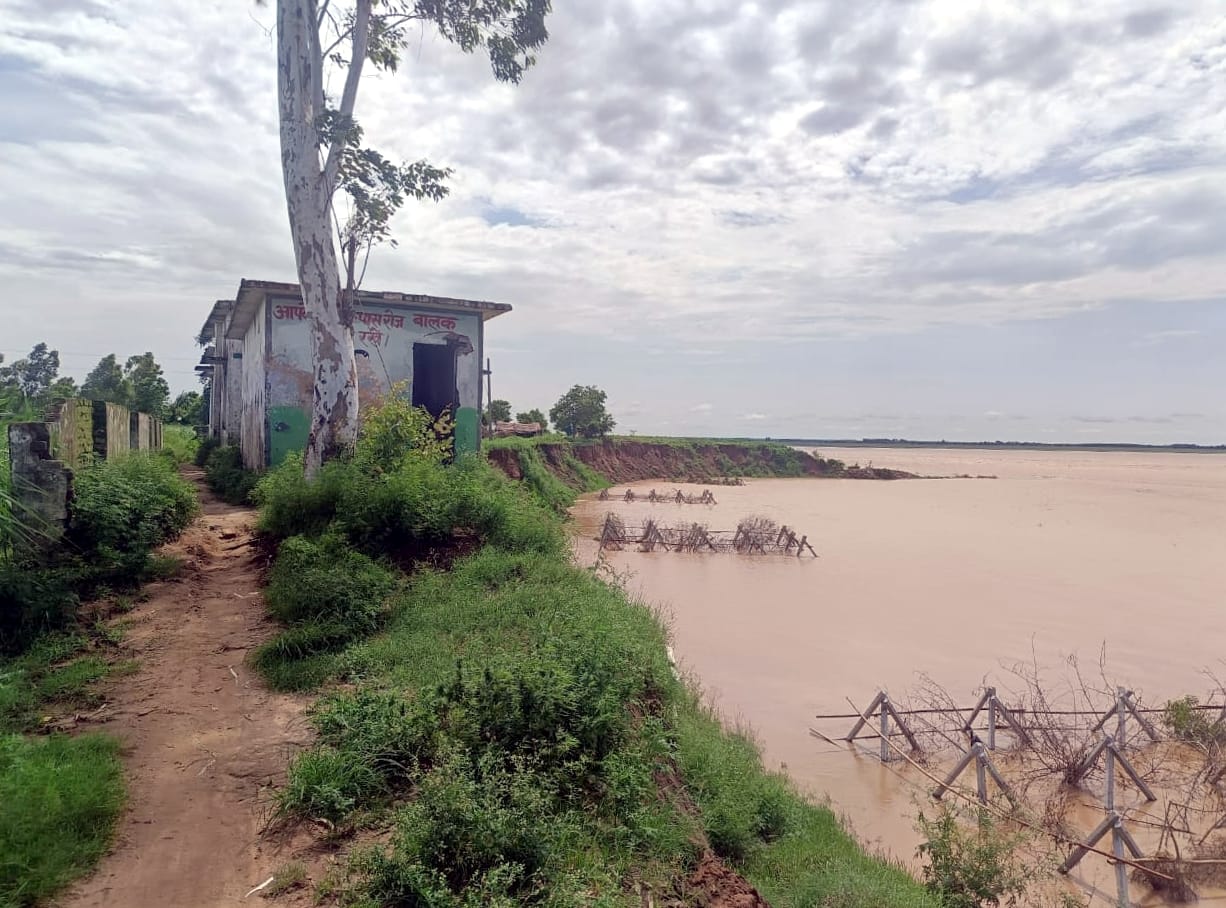 The water level of Ganga increased due to the water of Malan and Kotwali