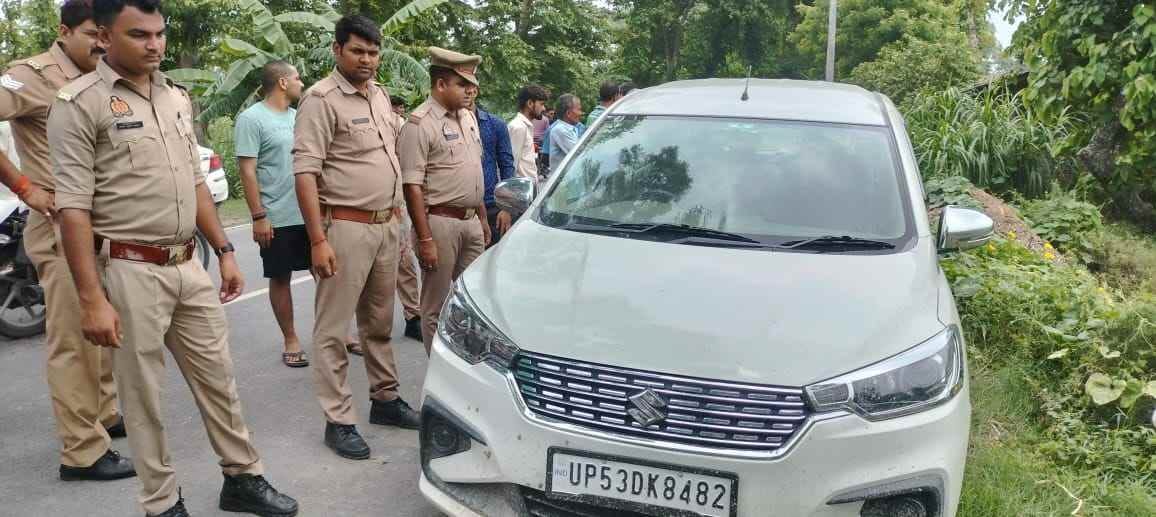 criminals looted car