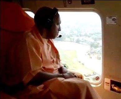 Chief Minister Yogi inspected the flood affected area by helicopter