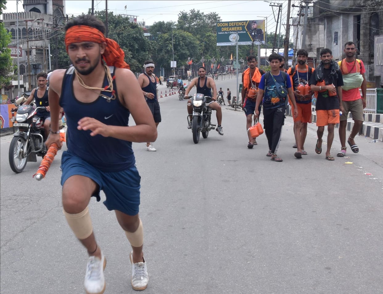 postal kanwarias ran whistling